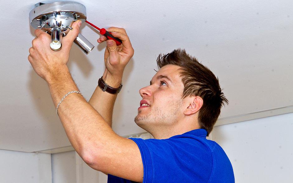 recherche travail électricien bâtiment La Courneuve